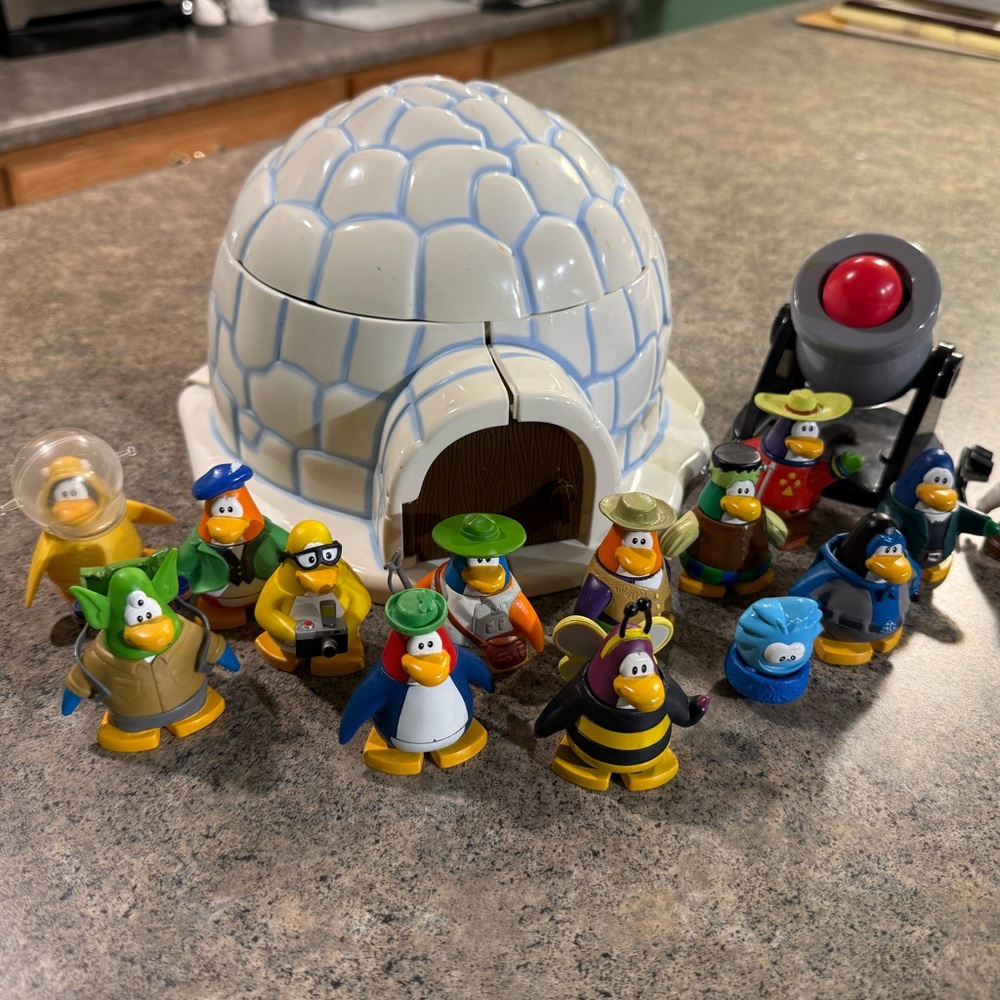 Club Penguin Igloo and Penguins